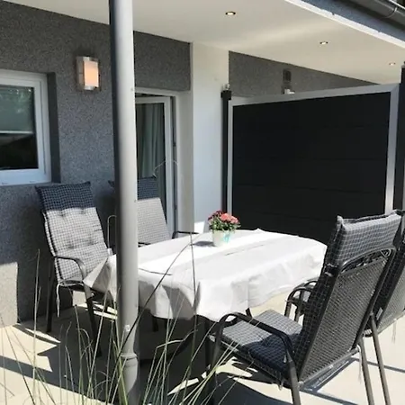 דירה Christine Okroy 2 *